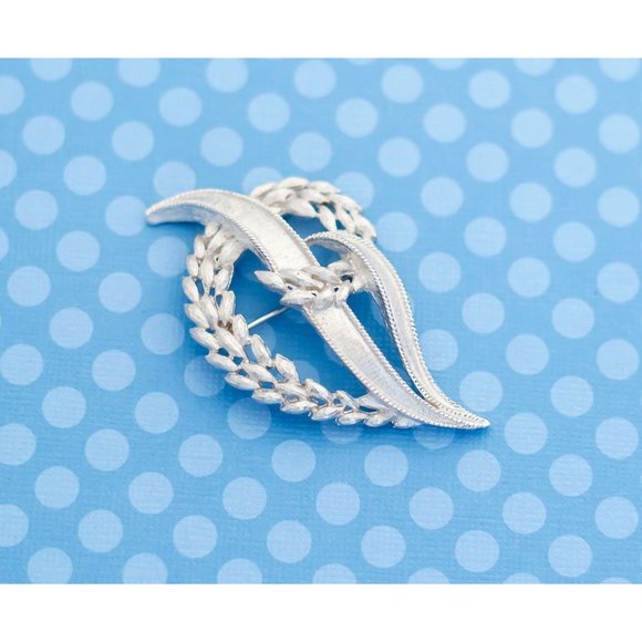 Vintage Art Nouveau Leaf Silver Tone Brooch by Crown Trifari - M14 - Picture 1 of 2